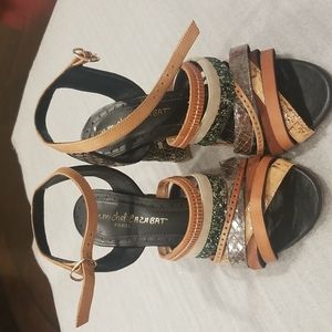 Beautiful dainty pair of sandals. Used but in excellent condition.